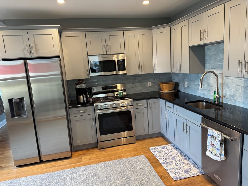 kitchen with fridge/freezer, microwave, gas oven and stove, dishwasher