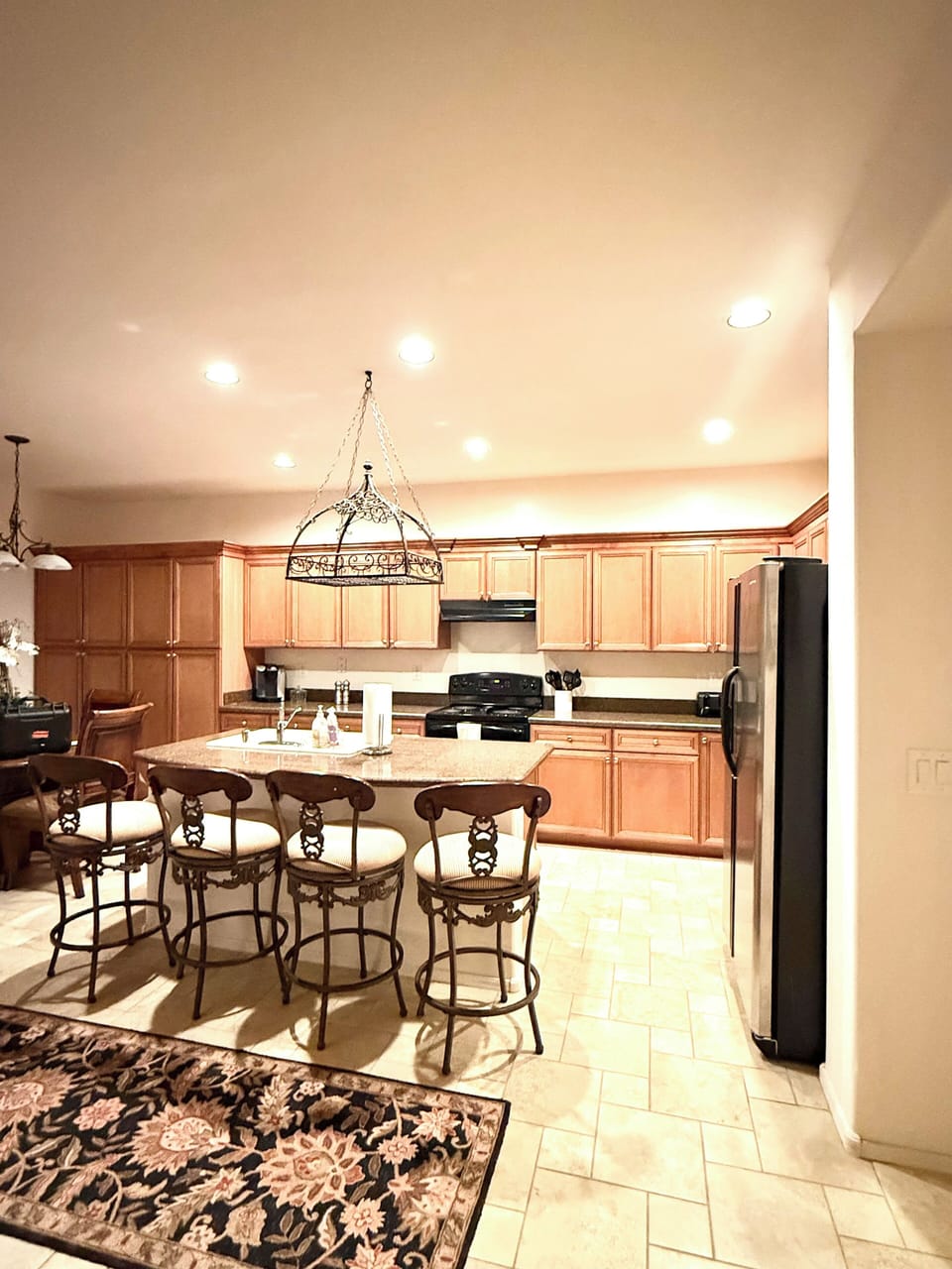 Full gourmet kitchen