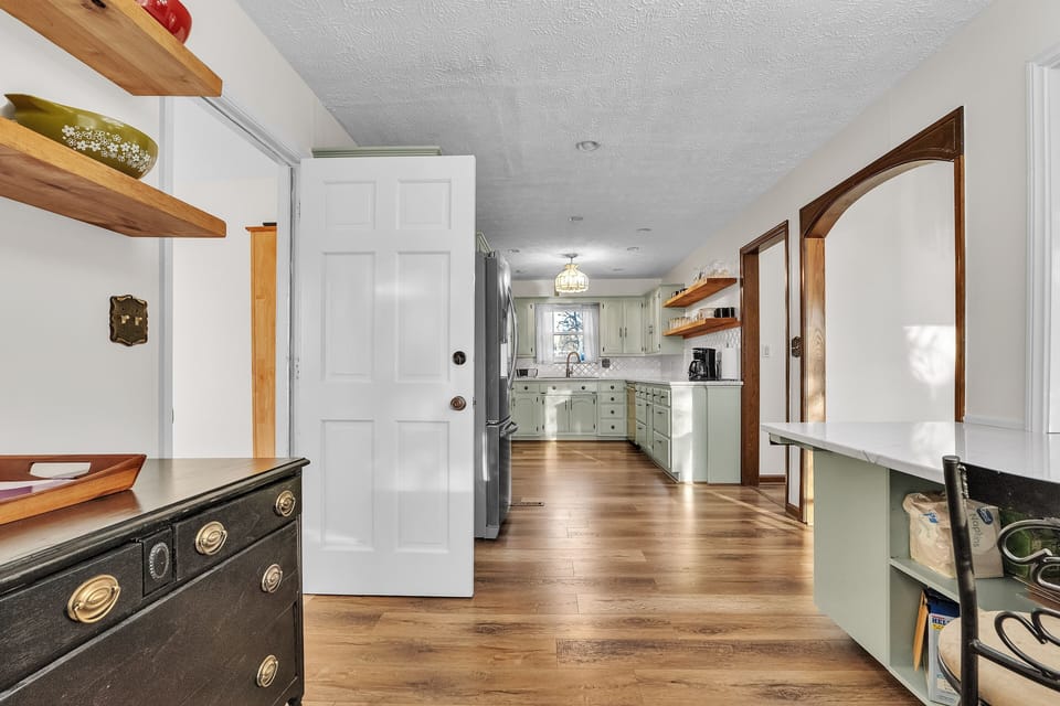 Indoors, Floor, Flooring, Hardwood, Appliance