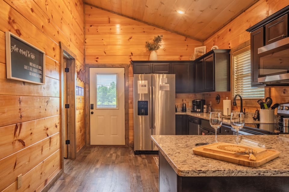 Fully equipped kitchen for family meals when staying in.