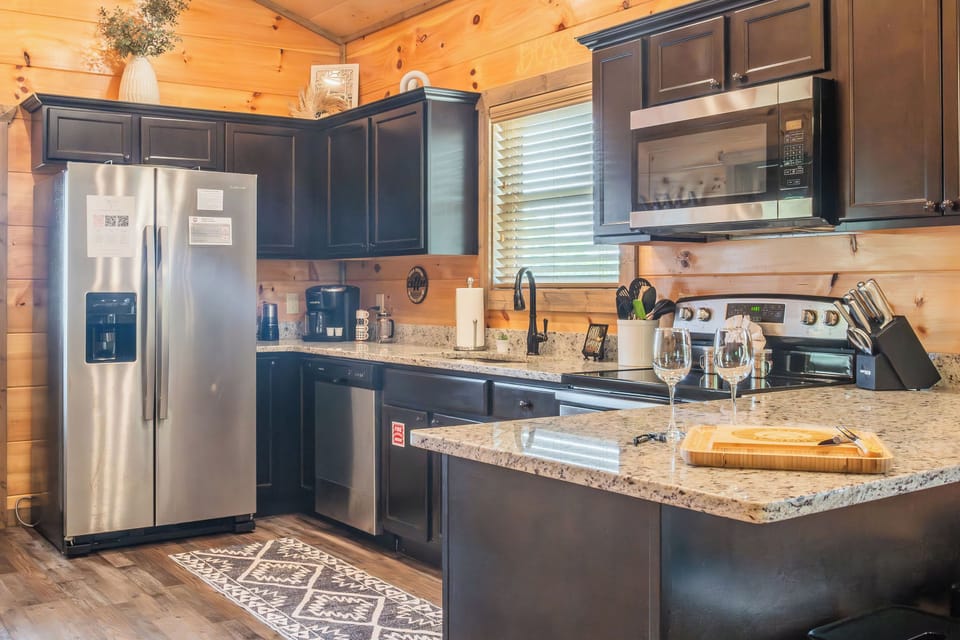 Fully equipped kitchen for dining in the cabin.