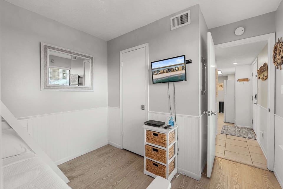 Second Bedroom with TV and Cable Included