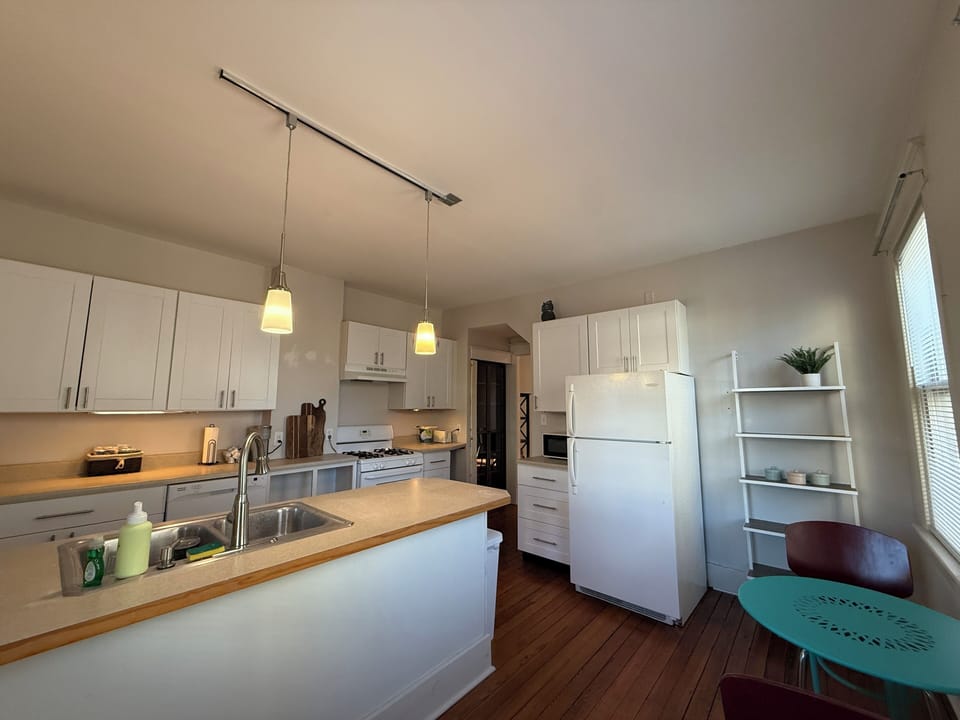 Kitchen with large island 