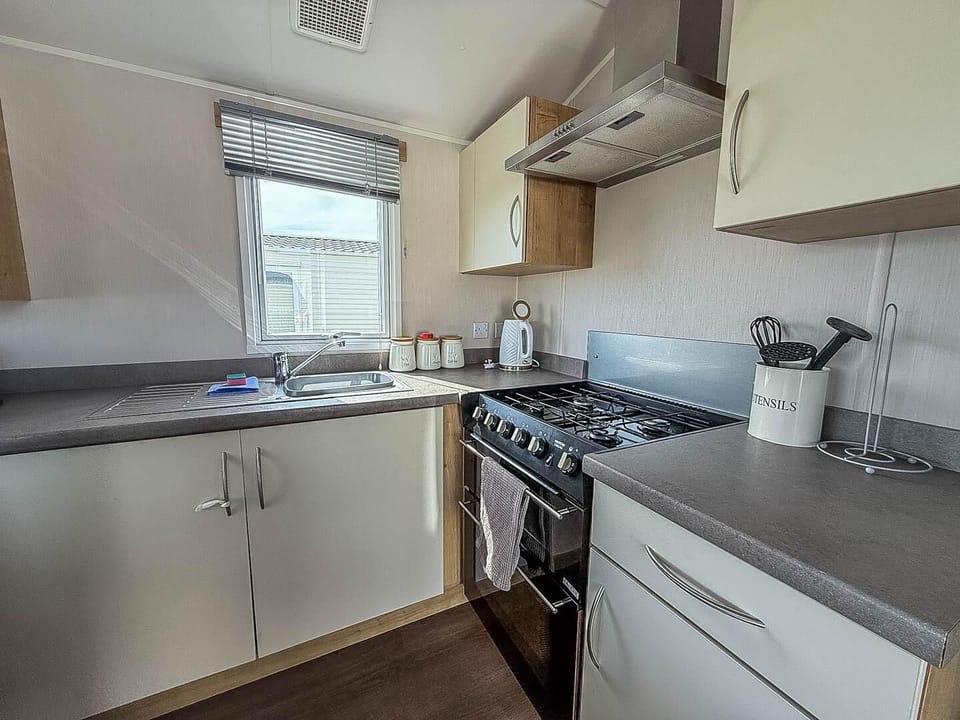 Equipped with all of the essential appliances, you can easily cater to your party's needs.