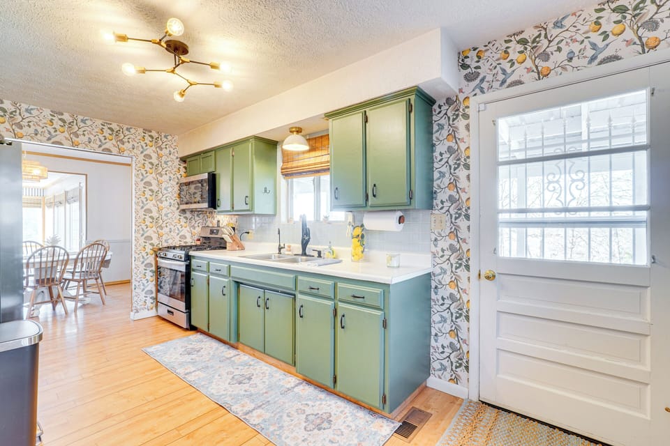 Kitchen | Cooking Basics | Drip & Pod Coffee Makers | Toaster