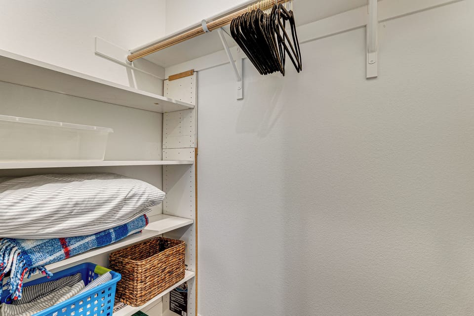 Closet | Extra Linens