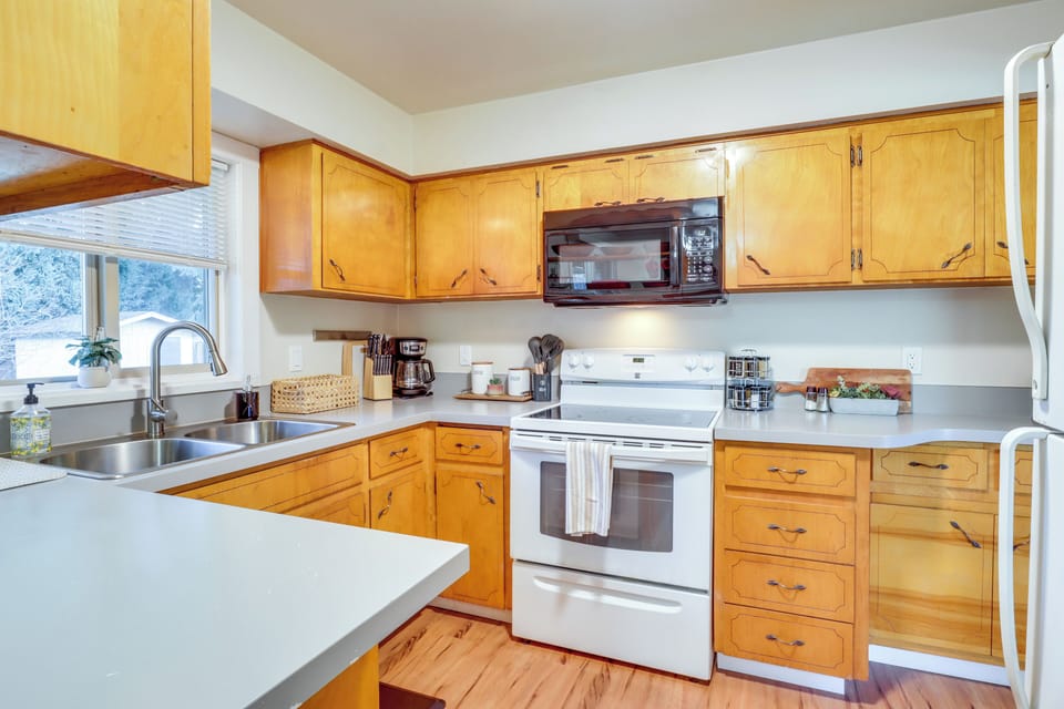 Kitchen | Toaster | Dishwasher | Cooking Basics | Single-Story Home