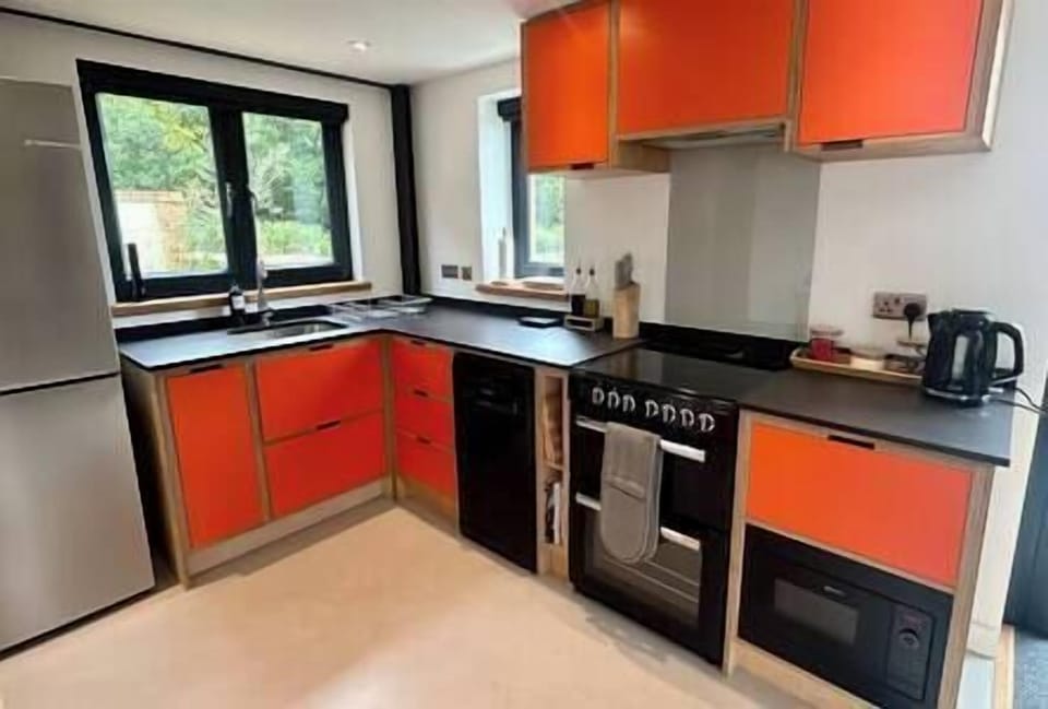 Fully equipped kitchen (1)