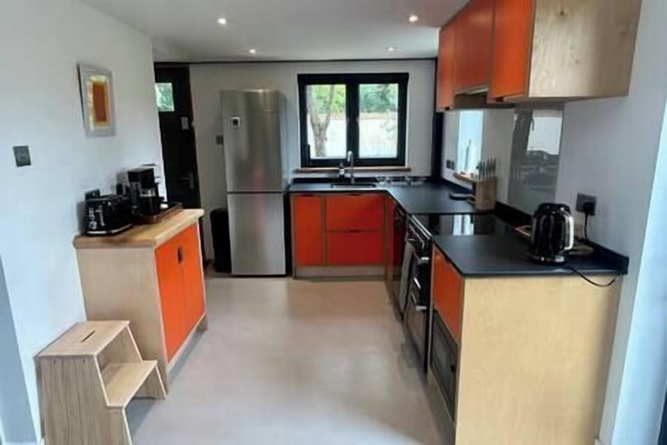 Fully equipped kitchen (2)