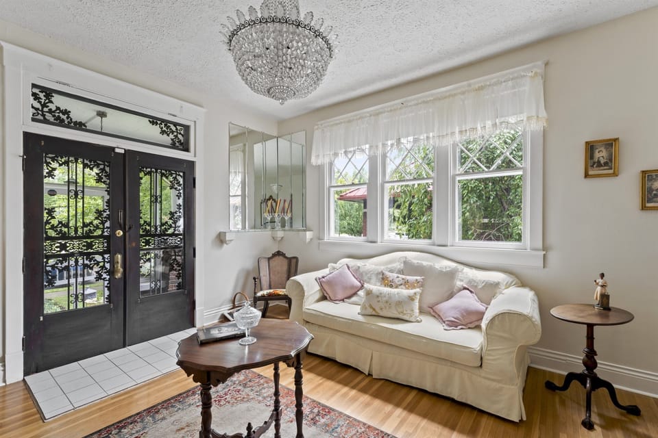 Bright, sun-light filled siting room