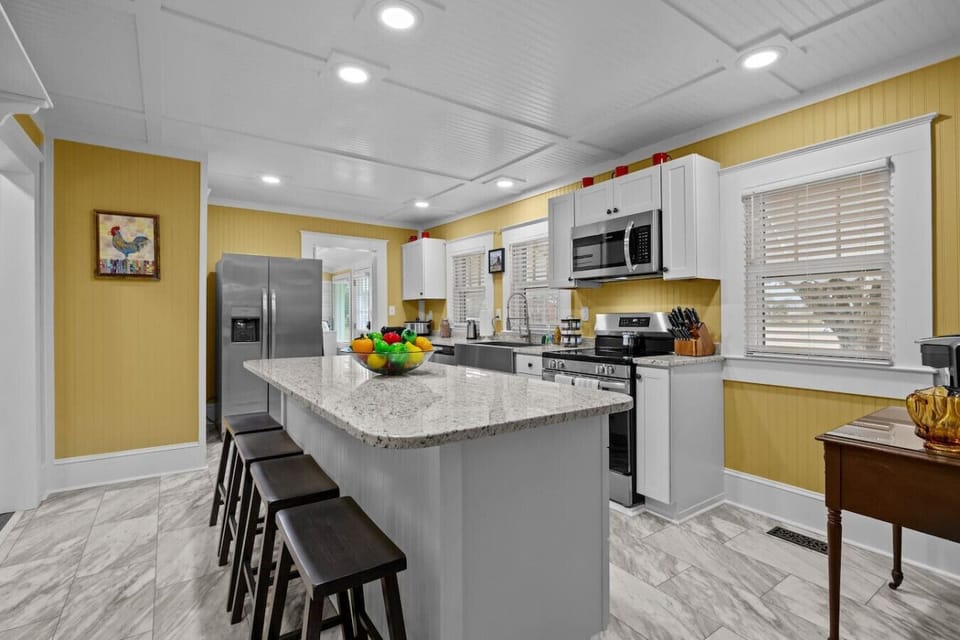 Cooking is more fun in a beautiful kitchen like this!