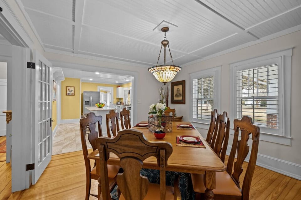 Gather around this inviting space to enjoy good food and great company.
