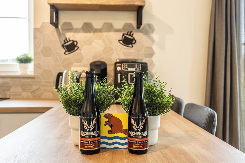 Coffee corner, two chairs to have breakfast in the morning. 2 types of machines.