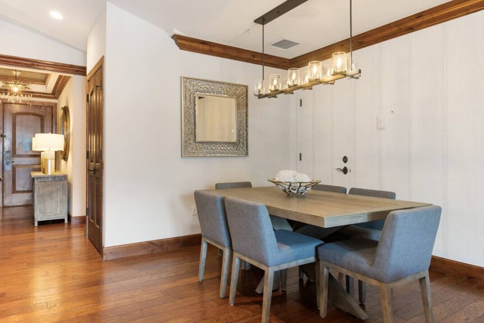 Chic Dining Table for 6