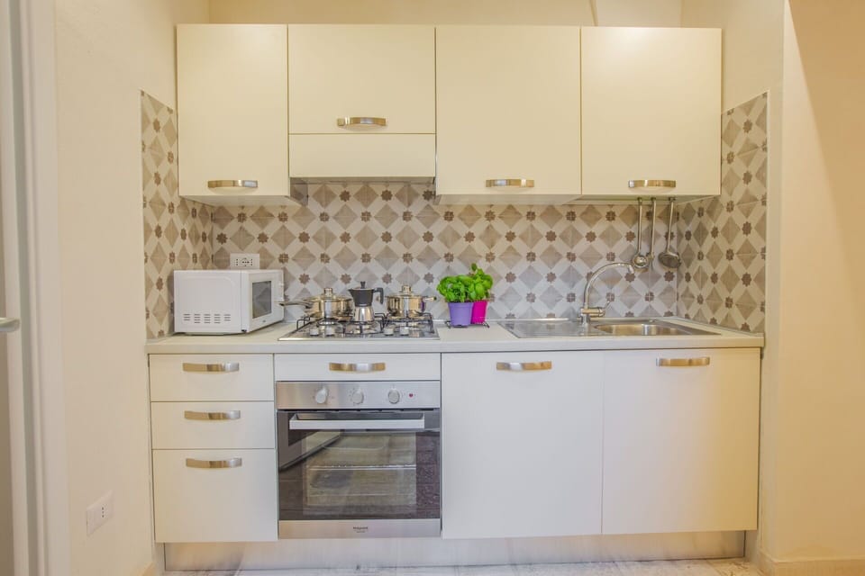 Kitchen Appliance, Kitchen, Major Appliance, Countertop, Cabinetry, Wood, Flooring, Interior Design, Floor, Kitchen Stove