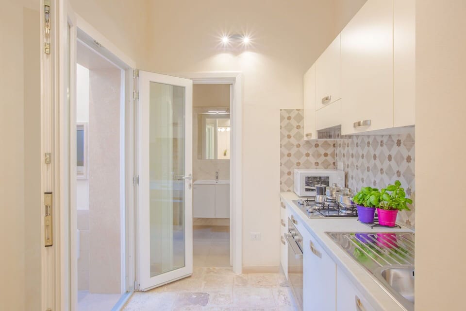 Flooring, Interior Design, Floor, Wood, Ceiling, Home, Countertop, Lighting, Room, Door