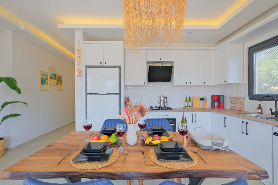 panoramic large living room
*pointed hill villas