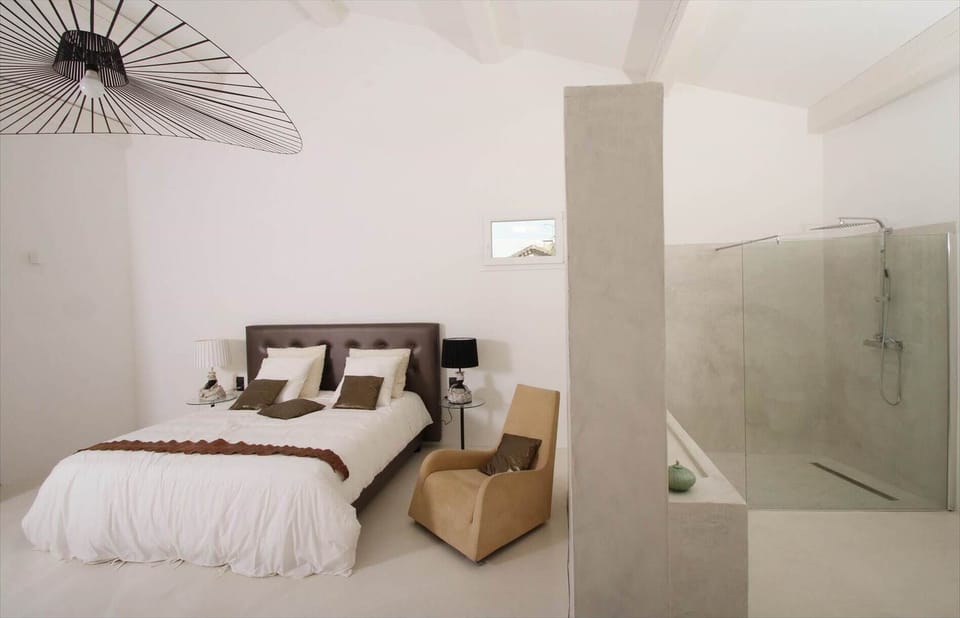 location saisonniere piscine spa calme detente nature parc riviere gard occitanie