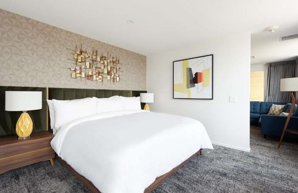 2. Superior King Suite