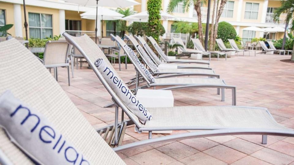 Melia Orlando Celebration Hotel - Pool Loungers