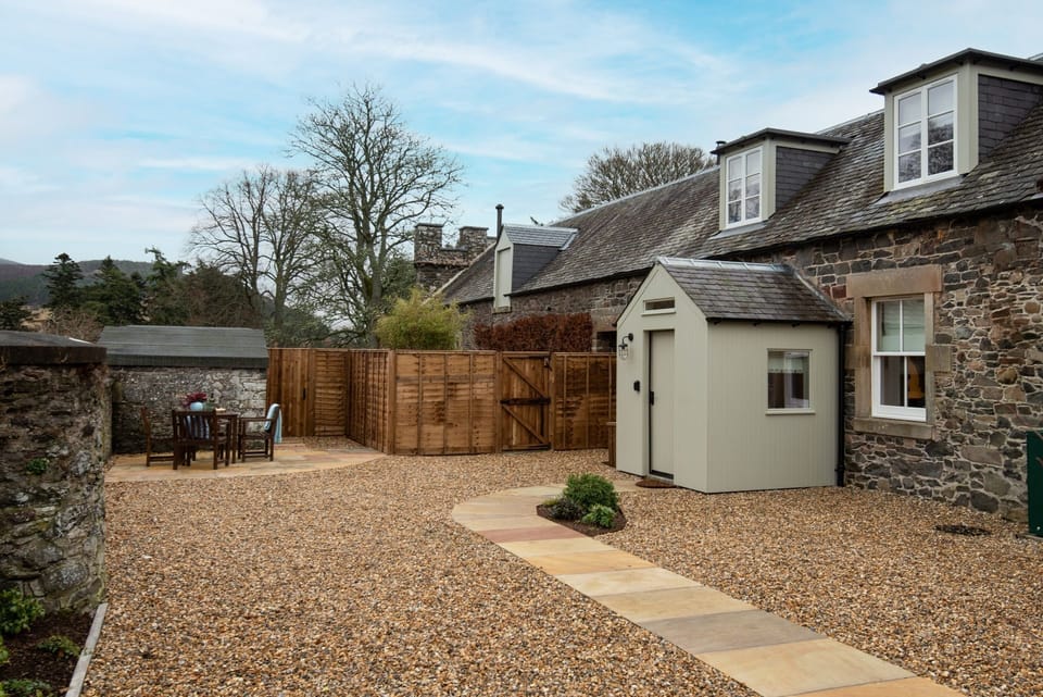 Coachman's Cottage - the cottage's private courtyard
