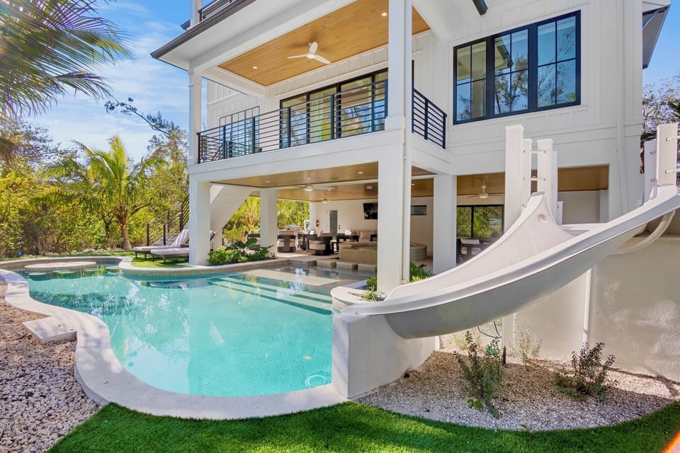 Private Pool and Spa, Waterslide