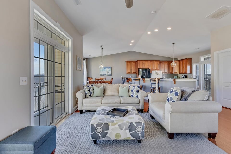 Main Living Area (3rd Floor)