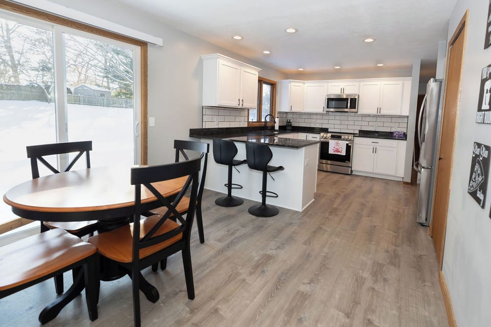 Kitchen Dining Area