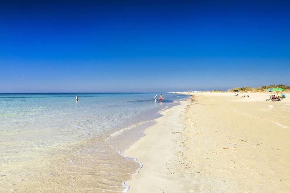 Spiaggia Pescoluse (400 m)