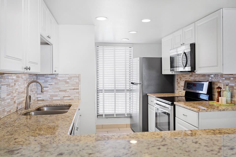 Mainsail 153 Kitchen