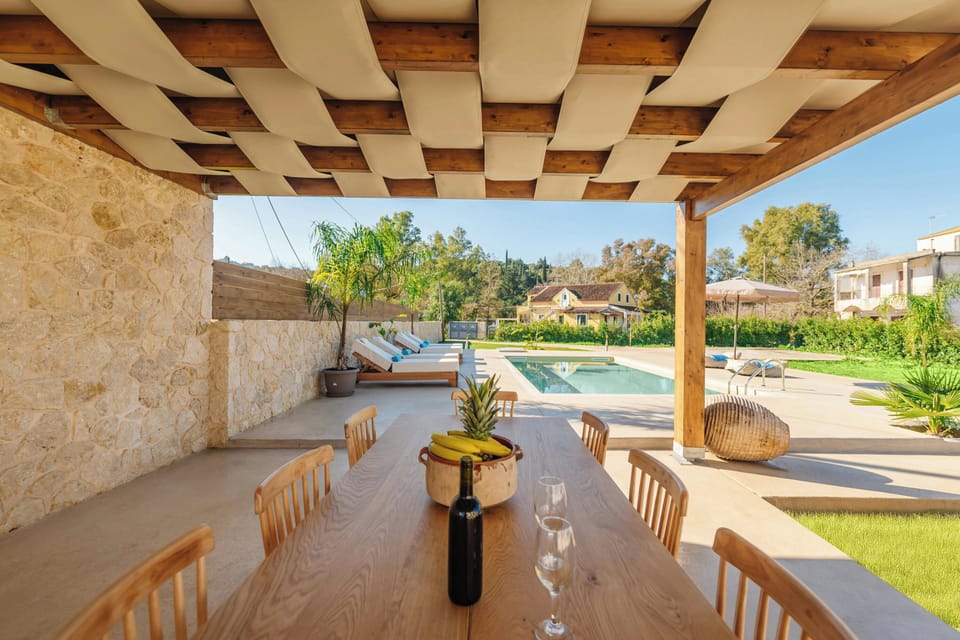 Al Fresco Dining: A stylish outdoor dining area, perfect for meals under the pergola.