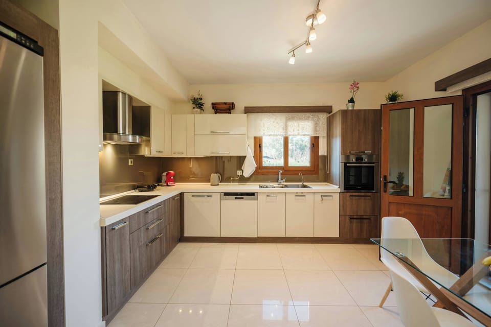 Fully Equipped Kitchen: Modern kitchen with top-tier appliances and plenty of space for culinary adventures.