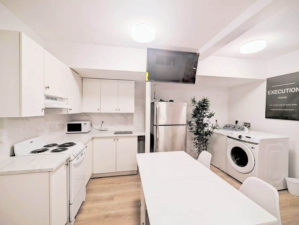 Kitchenette & Dining Configuration