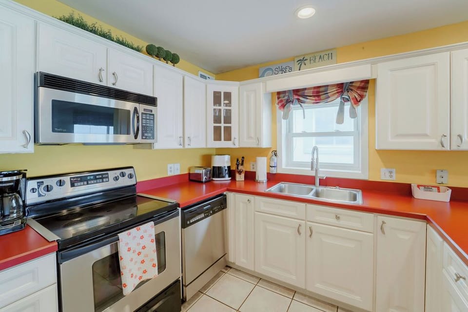 Fully stocked kitchen with everything you need to have family meals at home!