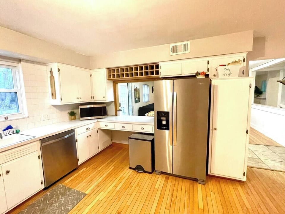 Full kitchen