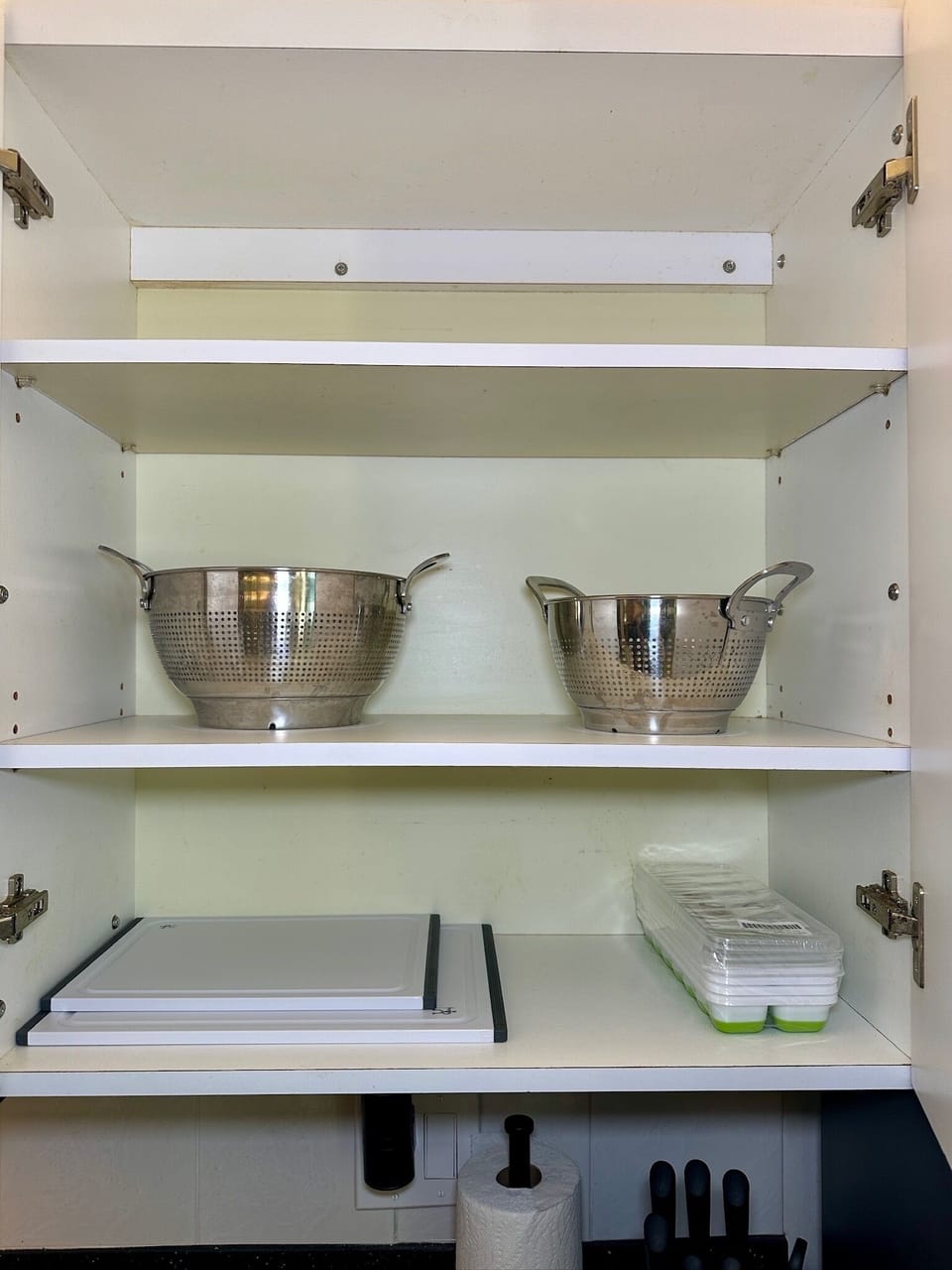 Colander & Cutting Board in Unit