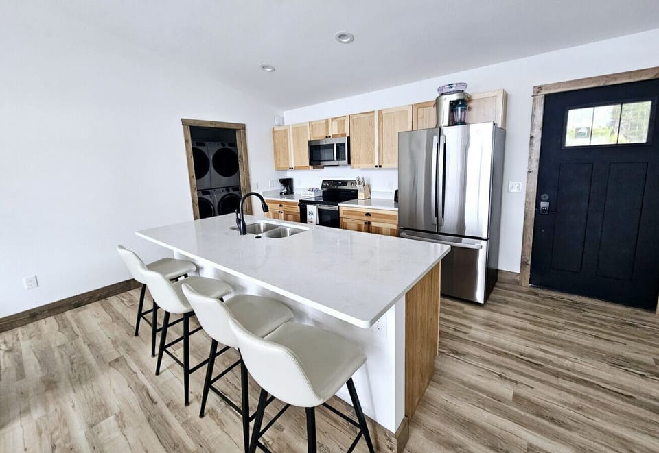 Fully Stocked Kitchen w/ Full Sized Appliances & 4 Counter Stools