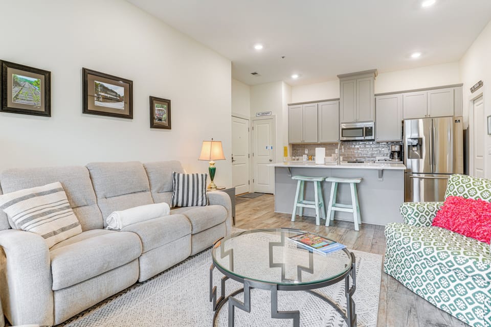 Living Room | Free WiFi | Smart TV