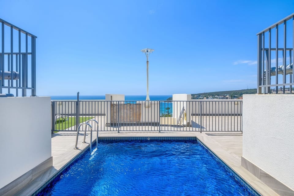 Communal Area - Rooftop Pool