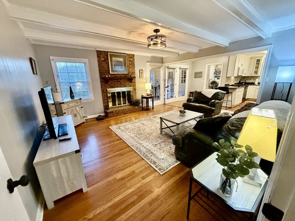 2nd Living room w/ a comfortable couch and TV.
