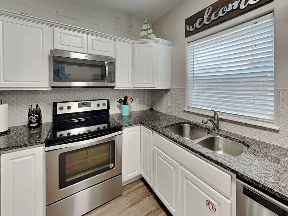 Full Size Kitchen