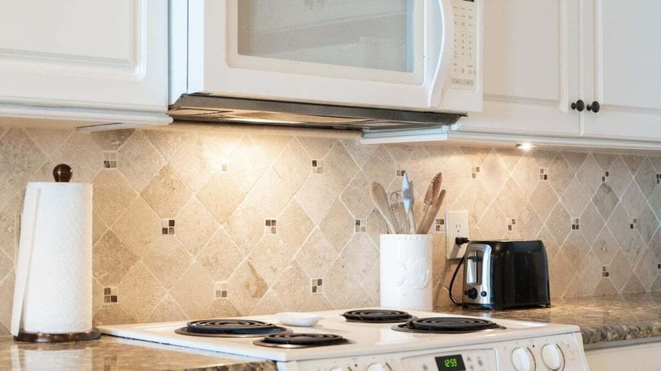 This fully equipped kitchen makes it easy to whip up your favorite meals.