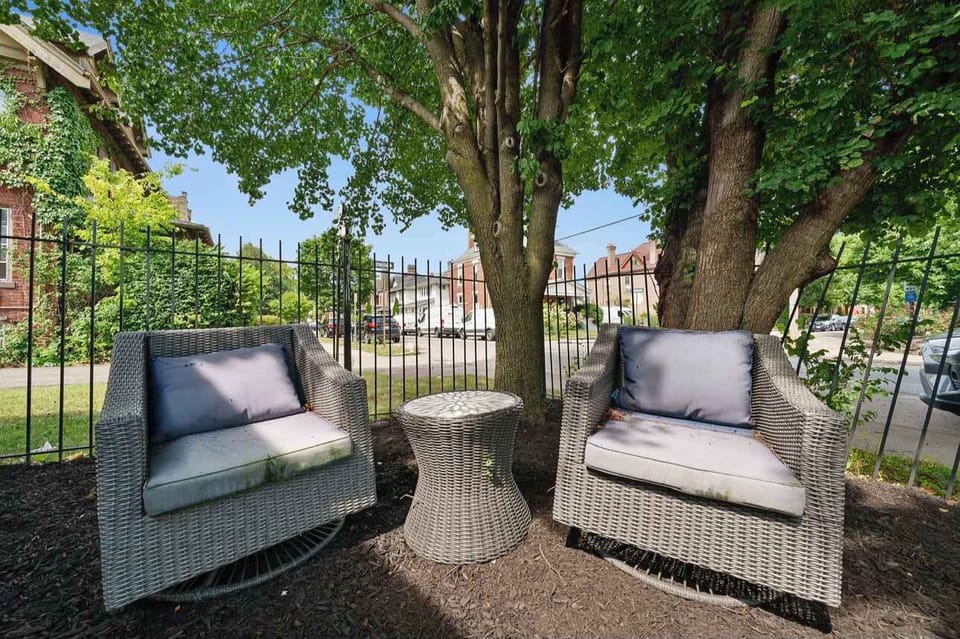 Enjoy the sunshine & fresh air in the tranquil courtyard​