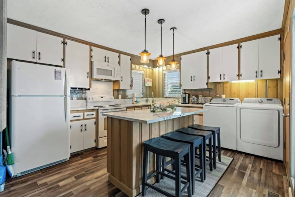 A fully stocked kitchen makes meal preparation a breeze.