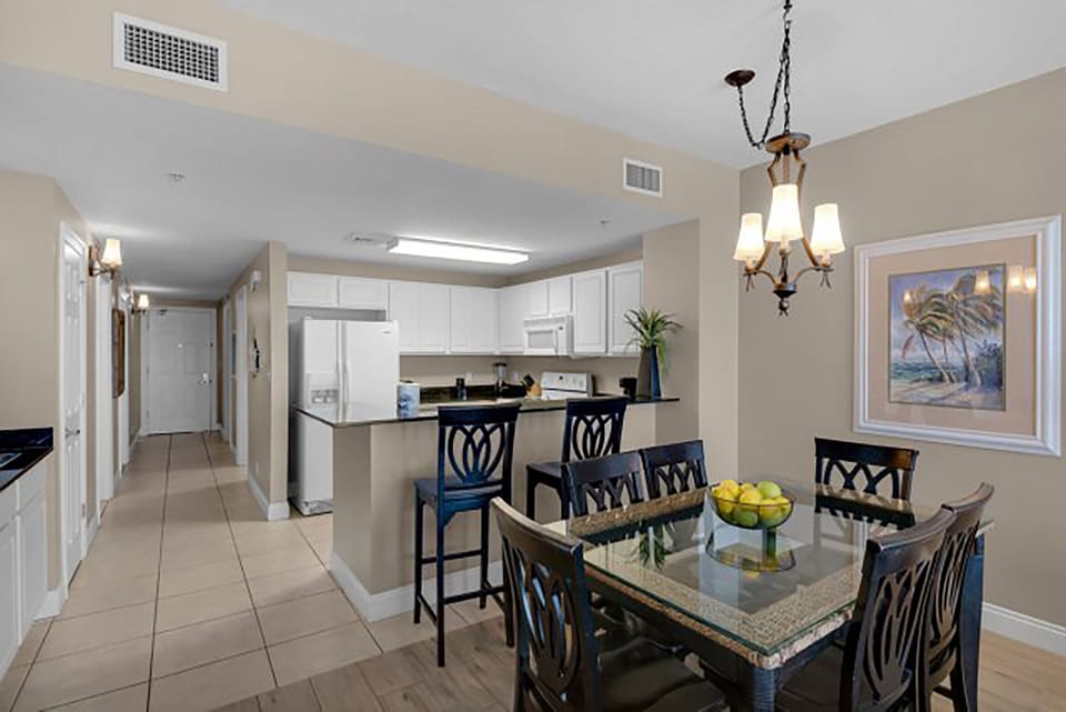 Dining with eat-in bar seating