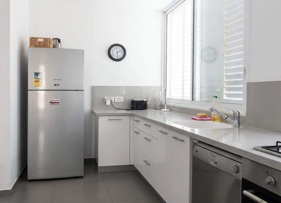 Efficient kitchen organization enhances daily comfort, offering excellent value appreciated during spontaneous last-minute bookings.