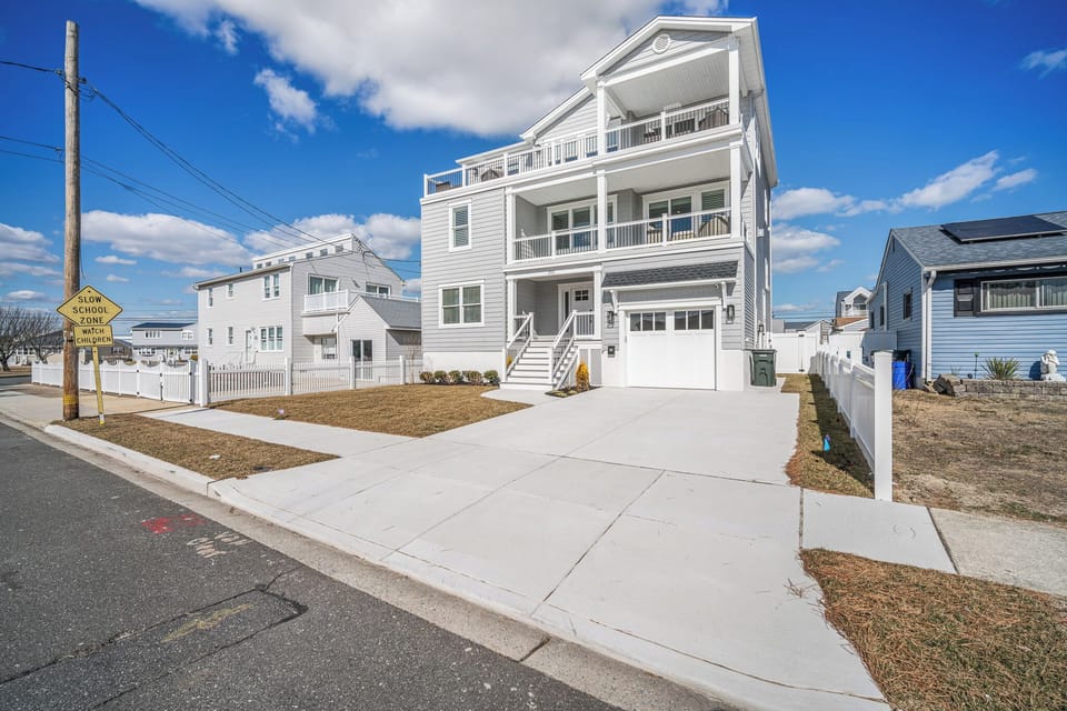 Curbside front