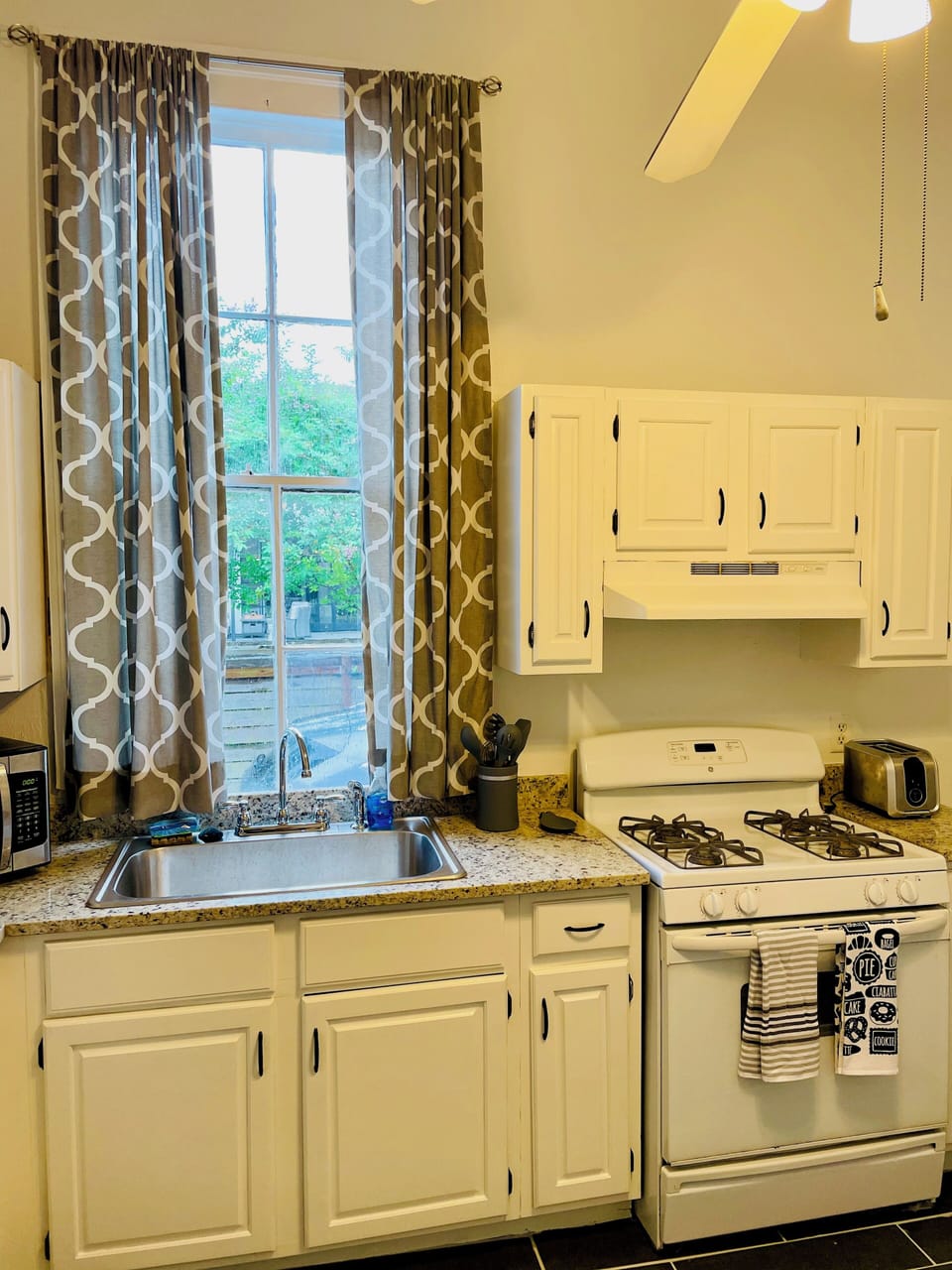 Gas stove & oven