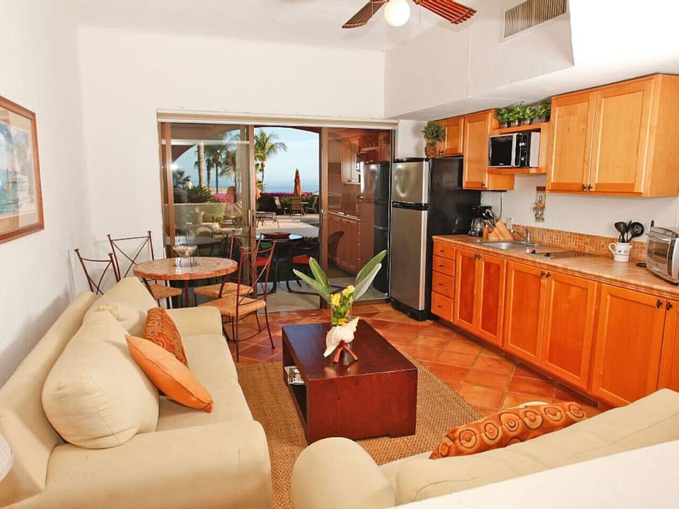Living room and kitchen with sofa bed that fits 2 more guests!