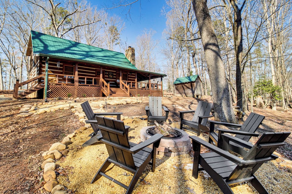 Ellijay Vacation Rental | 3BR | 1.5BA | 7 Steps to Enter | 2-Story Cabin
